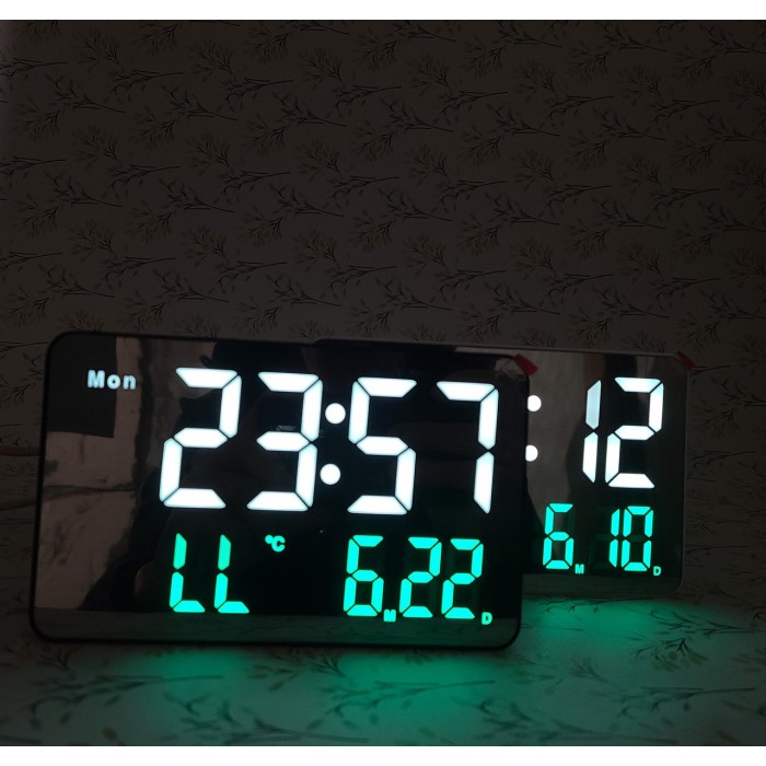 Годинник електронний 14х10 см 670